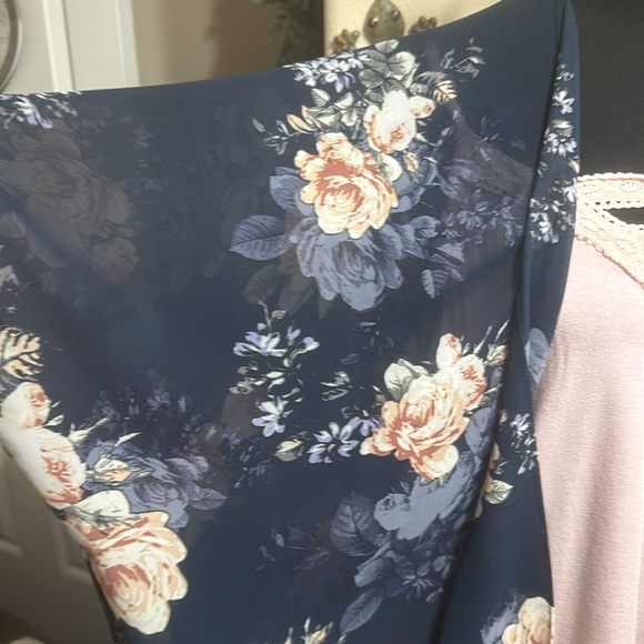 Worn once tank and kimono - Picture 2 of 4